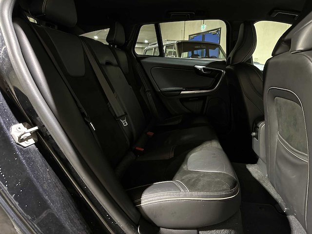 Volvo v60 1.6 t3 r-design 150pk 2015, 5-ztk-58 - afbeelding 35 van  39