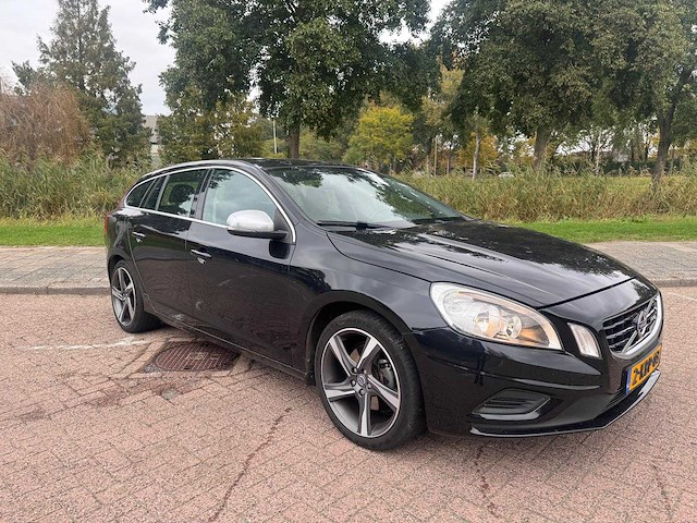 Volvo v60 1.6 t3 r-design , ; 2-kbp-03 - afbeelding 8 van  15
