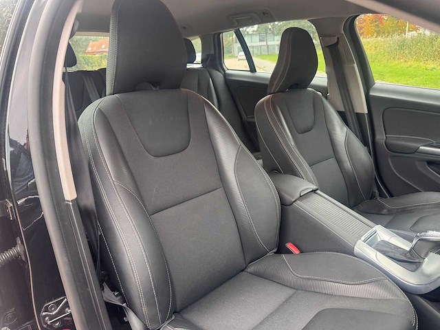 Volvo v60 1.6 t3 r-design , ; 2-kbp-03 - afbeelding 12 van  15