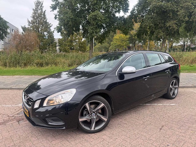 Volvo v60 1.6 t3 r-design automaat, ; 2-kbp-03 - afbeelding 1 van  15