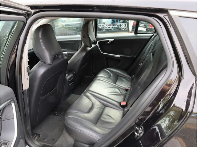 Volvo v60 1.6 t3 summum 2012, 55-tzj-8 - afbeelding 28 van  38
