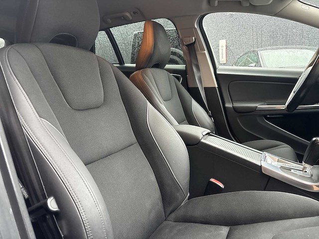 Volvo v60 1.6 t4 momentum | jk-137-j - afbeelding 19 van  28