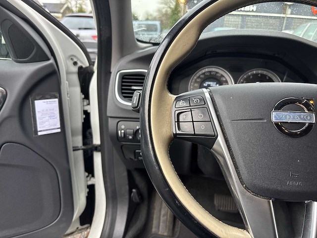 Volvo v60 1.6 t4 momentum | jk-137-j - afbeelding 3 van  25