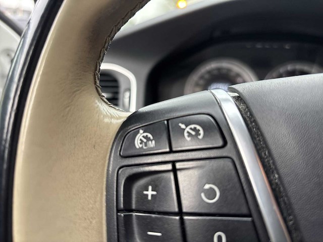 Volvo v60 1.6 t4 momentum | jk-137-j - afbeelding 9 van  28