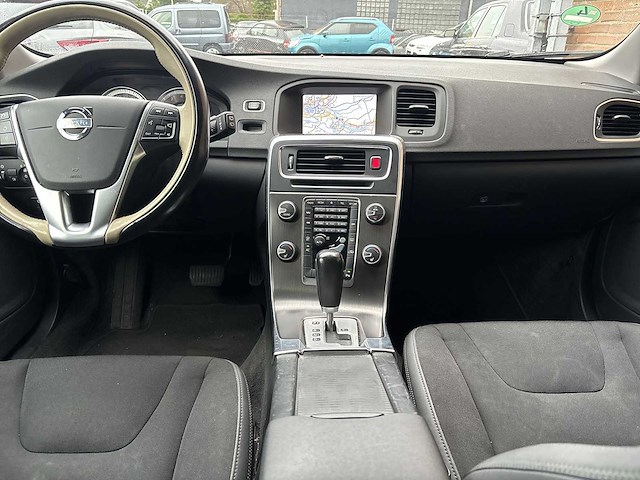 Volvo v60 1.6 t4 momentum | jk-137-j - afbeelding 25 van  28