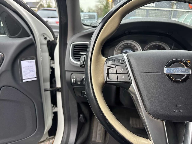 Volvo v60 1.6 t4 momentum | jk-137-j - afbeelding 3 van  28