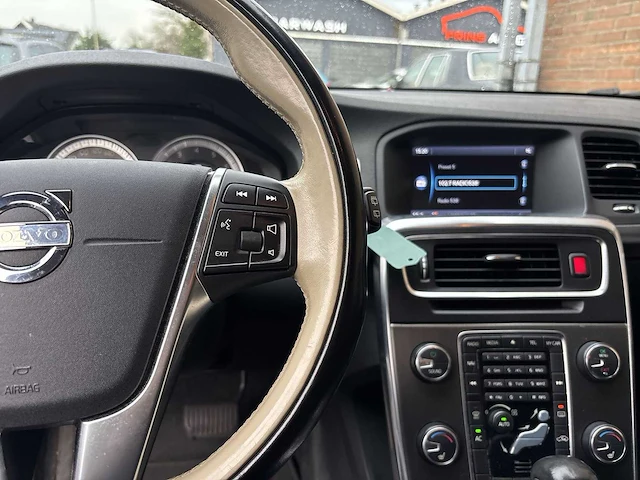 Volvo v60 1.6 t4 momentum | jk-137-j - afbeelding 4 van  28