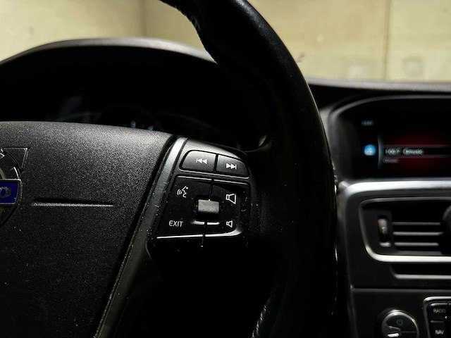 Volvo v60 1.6 t4 summum 2014 org-nl, 6-tjb-81 - afbeelding 17 van  45