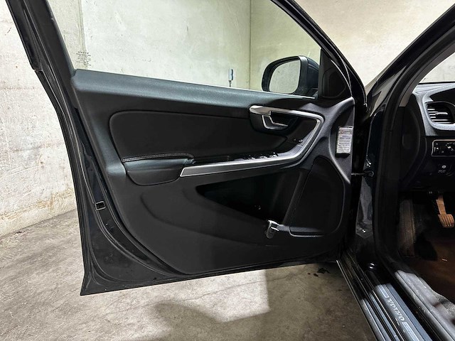 Volvo v60 1.6 t4 summum 2014 org-nl, 6-tjb-81 - afbeelding 25 van  45