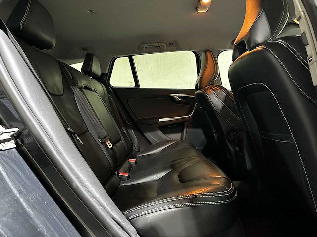 Volvo v60 1.6 t4 summum 2014 org-nl, 6-tjb-81 - afbeelding 33 van  45