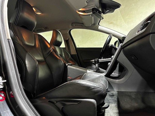 Volvo v60 1.6 t4 summum 2014 org-nl, 6-tjb-81 - afbeelding 36 van  45