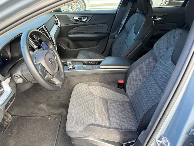 Volvo v60 2.0 b3 automaat hybride personenauto - afbeelding 8 van  13