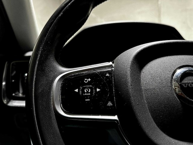Volvo v60 2.0 b3 momentum advantage 163pk 2020 (origineel-nl+1e eigenaar), k-370-bf - afbeelding 5 van  15