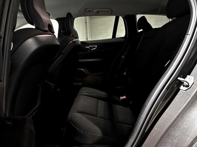 Volvo v60 2.0 b3 momentum advantage 163pk 2020 (origineel-nl+1e eigenaar), k-370-bf - afbeelding 17 van  27