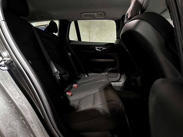 Volvo v60 2.0 b3 momentum advantage 163pk 2020 (origineel-nl+1e eigenaar), k-370-bf - afbeelding 19 van  27