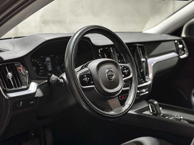 Volvo v60 2.0 b3 momentum advantage 163pk 2020 (origineel-nl+1e eigenaar), k-370-bf - afbeelding 8 van  38