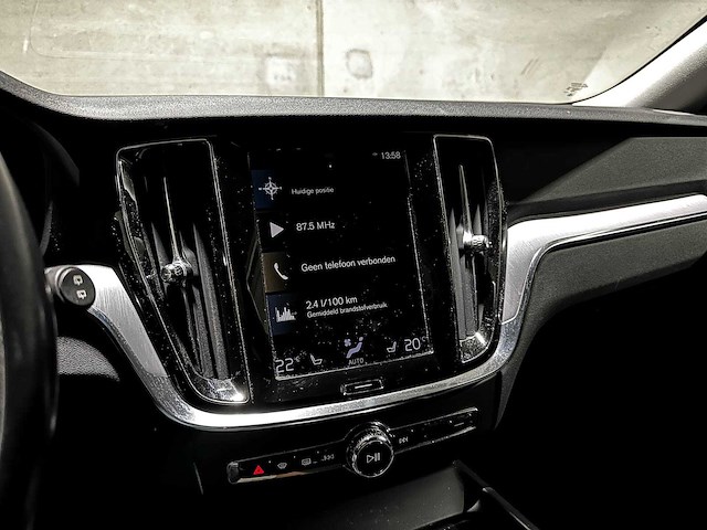 Volvo v60 2.0 b3 momentum advantage 163pk 2020 (origineel-nl+1e eigenaar), k-370-bf - afbeelding 18 van  38