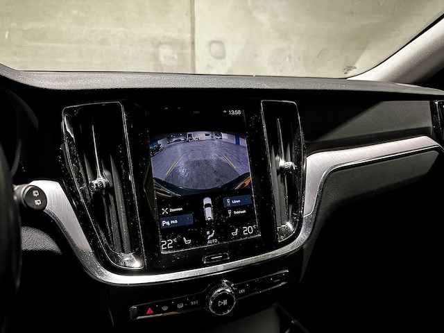 Volvo v60 2.0 b3 momentum advantage 163pk 2020 (origineel-nl+1e eigenaar), k-370-bf - afbeelding 19 van  38