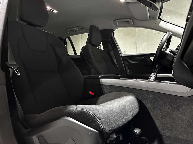 Volvo v60 2.0 b3 momentum advantage 163pk 2020 (origineel-nl+1e eigenaar), k-370-bf - afbeelding 30 van  38