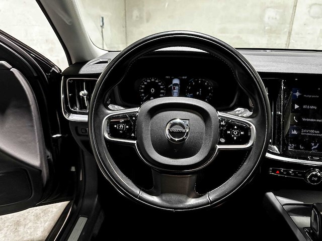 Volvo v60 2.0 b3 momentum advantage 163pk 2020 (origineel-nl+1e eigenaar), k-370-bf - afbeelding 12 van  31