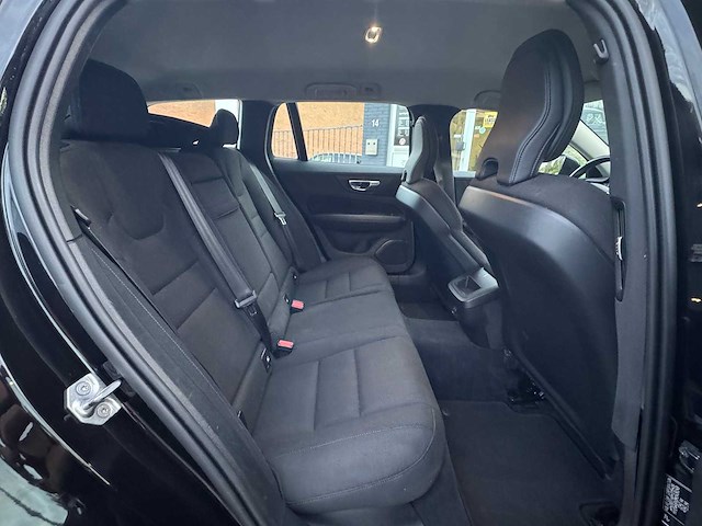 Volvo v60 2.0 b3 momentum advantage 2020 | k-277-dk - afbeelding 27 van  35