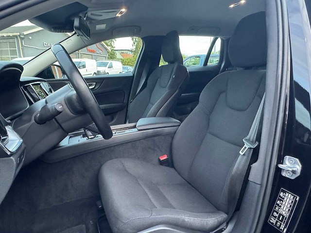 Volvo v60 2.0 b3 momentum advantage | k-277-dk - afbeelding 6 van  35
