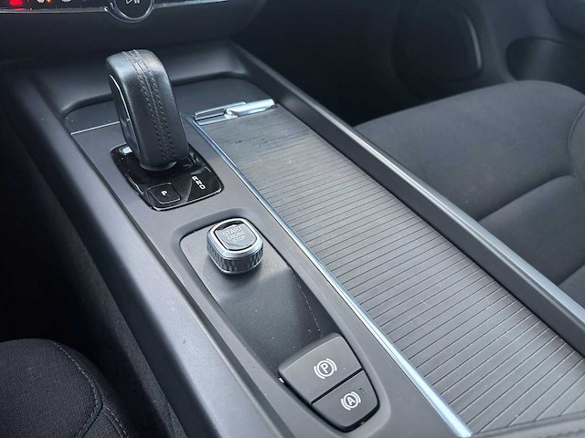 Volvo v60 2.0 b3 momentum advantage | k-277-dk - afbeelding 21 van  35
