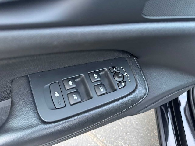 Volvo v60 2.0 b3 momentum advantage | k-277-dk - afbeelding 9 van  35