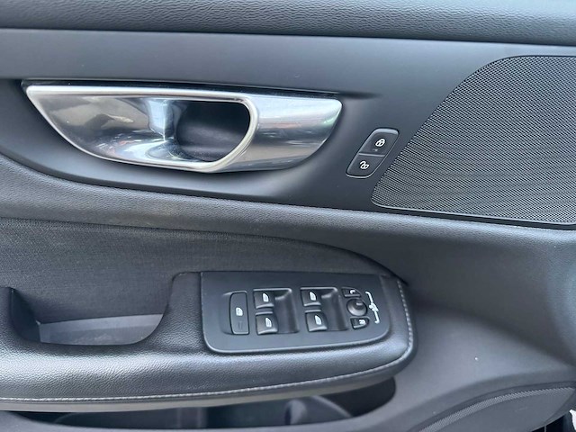 Volvo v60 2.0 b3 momentum advantage | k-277-dk - afbeelding 10 van  35