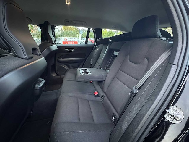 Volvo v60 2.0 b3 momentum advantage | k-277-dk - afbeelding 24 van  35