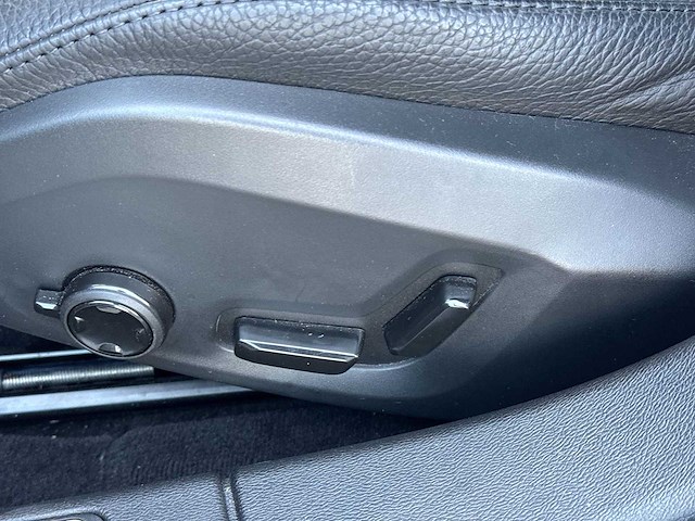 Volvo v60 2.0 b3 plus dark | s-019-tk - afbeelding 7 van  25