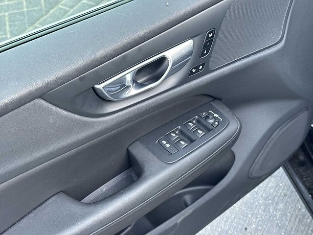 Volvo v60 2.0 b3 plus dark | s-019-tk - afbeelding 11 van  25