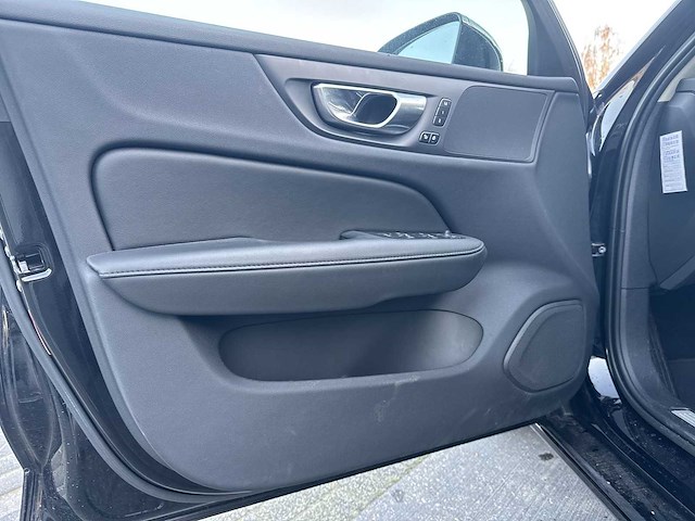 Volvo v60 2.0 b3 plus dark | s-019-tk - afbeelding 13 van  25