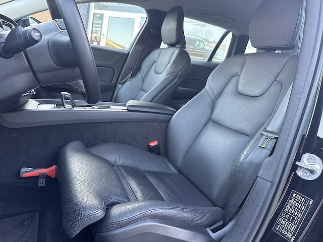 Volvo v60 2.0 b3 plus dark | s-019-tk - afbeelding 1 van  33