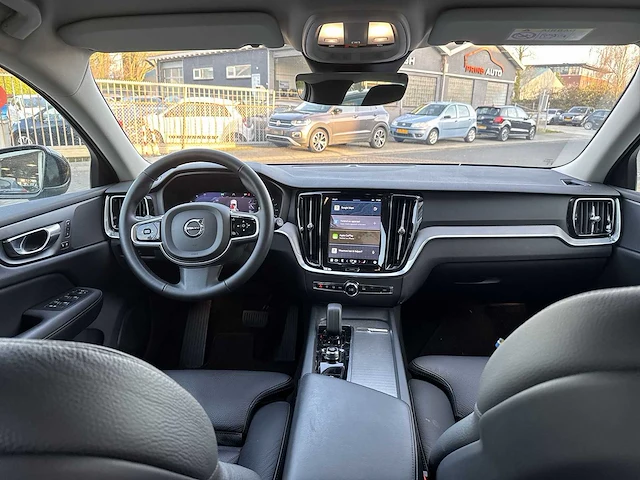Volvo v60 2.0 b3 plus dark | s-019-tk - afbeelding 11 van  33