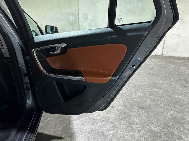 Volvo v60 2.0 d2 nordic+ 120pk 2017 (origineel-nl + 1e eigenaar), pr-131-k - afbeelding 19 van  26