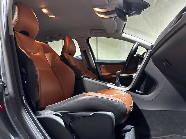 Volvo v60 2.0 d2 nordic+ 120pk 2017 (origineel-nl + 1e eigenaar), pr-131-k - afbeelding 32 van  41