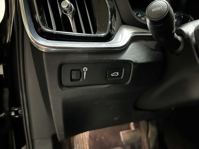 Volvo v60 2.0 d3 inscription 150pk 2020, t-509-fb - afbeelding 14 van  57