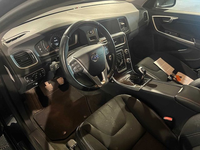 Volvo v60 2.0 d4 r-design, 3-zlt-69 - afbeelding 2 van  19