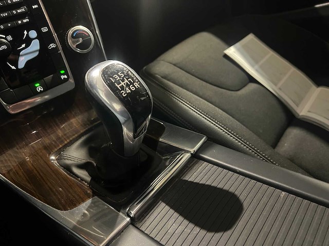 Volvo v60 2.0 d4 r-design, 3-zlt-69 - afbeelding 8 van  19