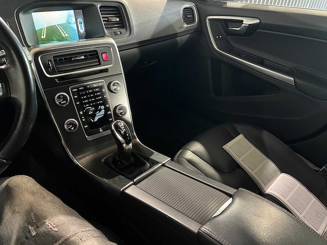 Volvo v60 2.0 d4 summum automaat, 5-ztt-99 - afbeelding 16 van  23