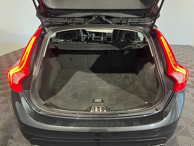 Volvo v60 2.0 d4 summum automaat, 5-ztt-99 - afbeelding 1 van  23