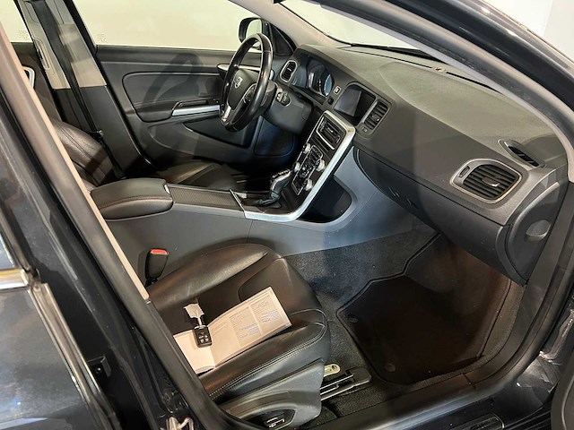 Volvo v60 2.0 d4 summum automaat, 5-ztt-99 - afbeelding 2 van  23