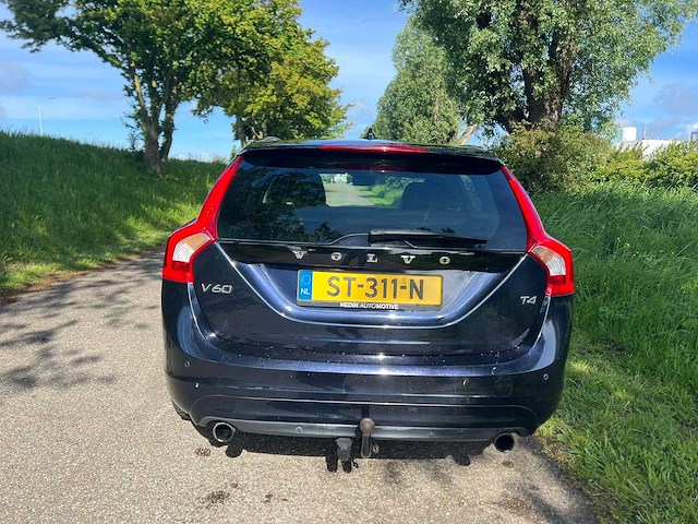Volvo v60 2.0 t4 kinetic ; st-311-n - afbeelding 8 van  10