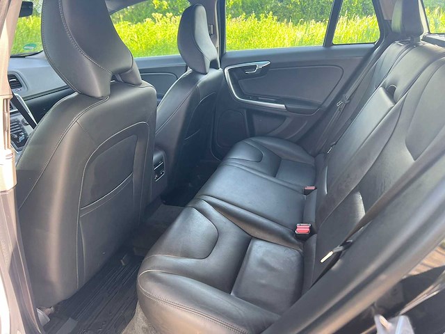 Volvo v60 2.0 t4 kinetic ; st-311-n - afbeelding 25 van  27