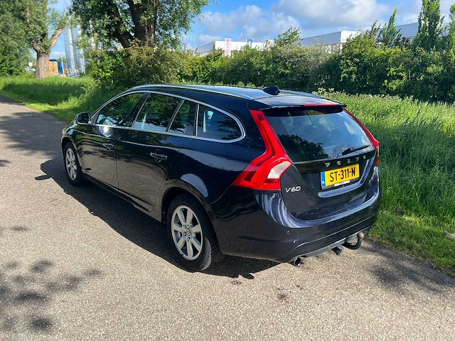 Volvo v60 2.0 t4 kinetic ; st-311-n - afbeelding 4 van  27