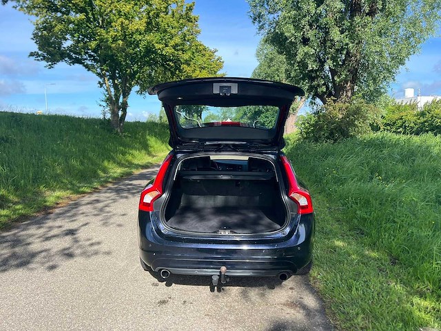Volvo v60 2.0 t4 kinetic ; st-311-n - afbeelding 6 van  27
