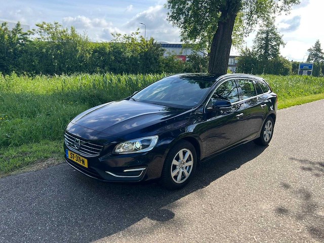 Volvo v60 2.0 t4 kinetic ; st-311-n - afbeelding 1 van  27