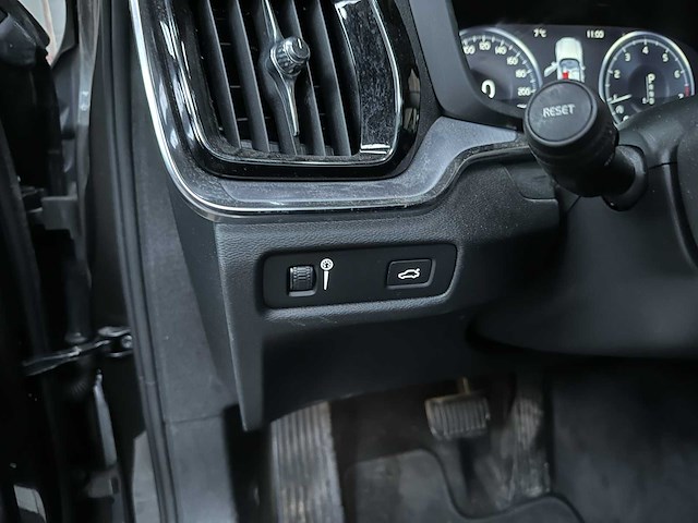 Volvo v60 2.0 t4 moment.pro 188pk 2019, zp-740-l - afbeelding 14 van  48