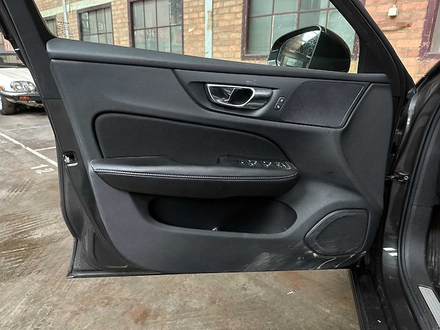 Volvo v60 2.0 t4 moment.pro 188pk 2019, zp-740-l - afbeelding 25 van  48